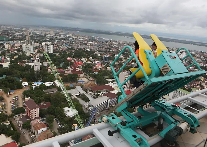 Hotel Crown Regency & Towers 4*