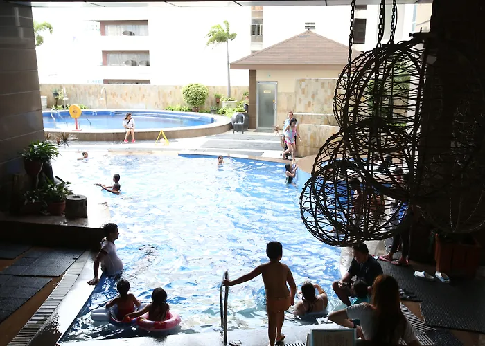 Hotel Crown Regency & Towers 4*