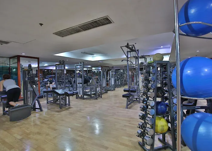 Hotel Crown Regency & Towers 4*