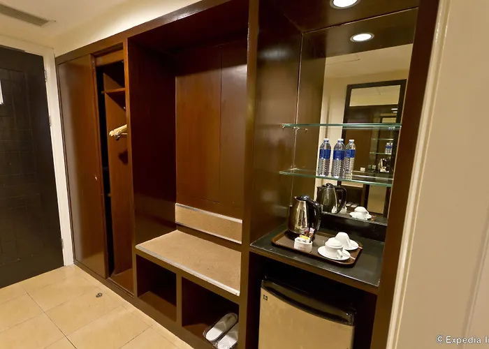 Crown Regency & Towers Hotel 4*