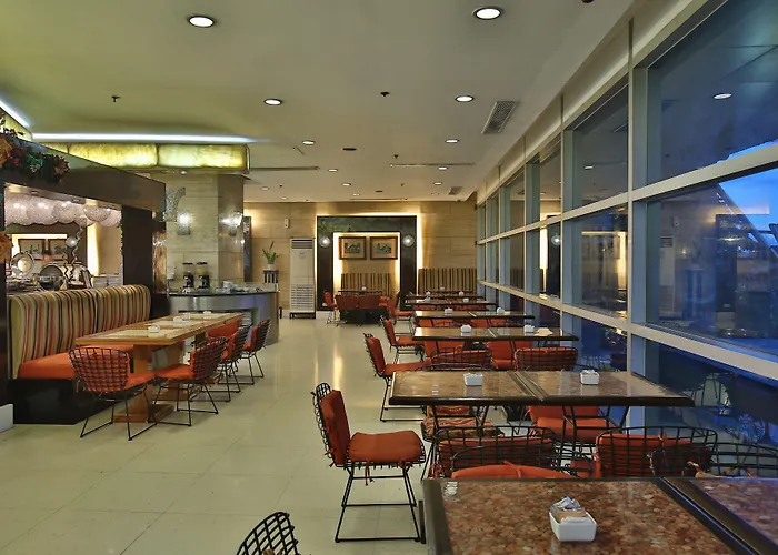 Crown Regency & Towers Hotel 4*