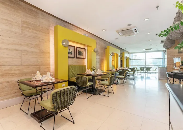 Crown Regency & Towers Отель