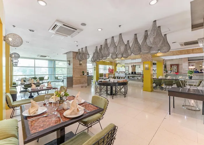 Crown Regency & Towers 4*