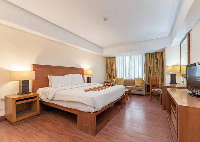 Crown Regency & Towers Hotel 4*