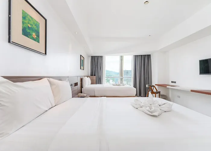 Hotel Crown Regency & Towers 4*