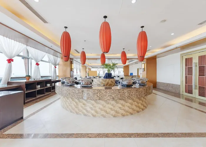 Hotel Crown Regency & Towers 4*