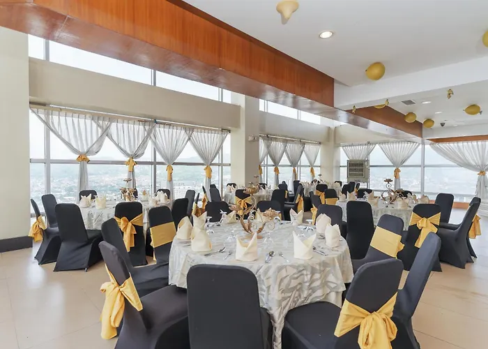 Hotel Crown Regency & Towers