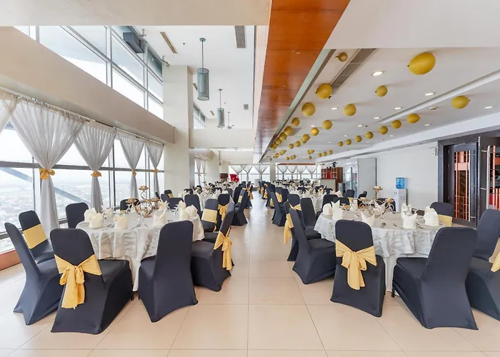 Отель Crown Regency & Towers 4*