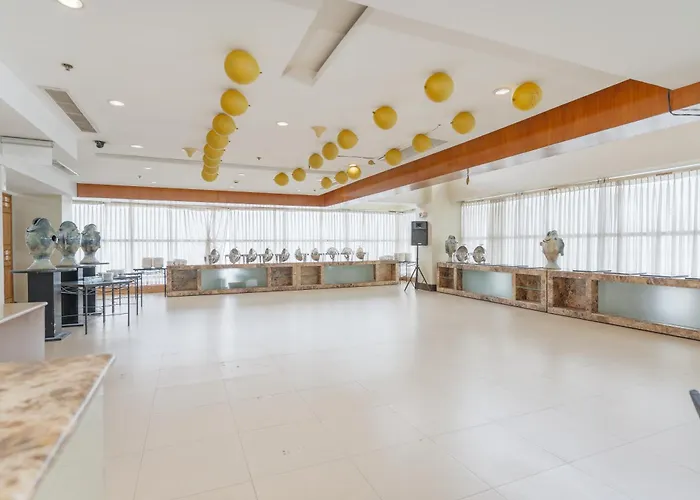 Crown Regency & Towers 4* Себу