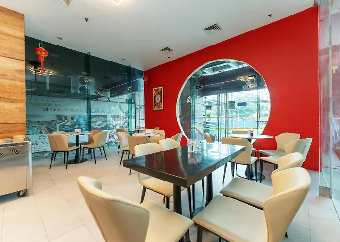 Hotel Crown Regency & Towers 4*