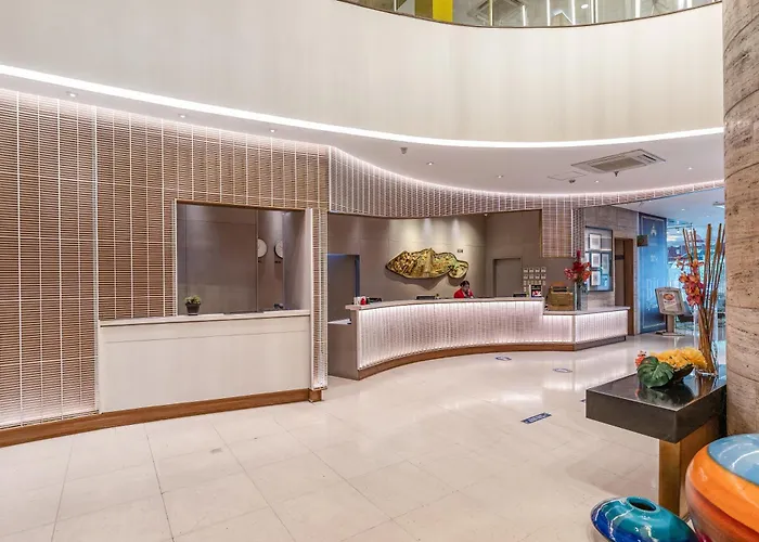 Hotel Crown Regency & Towers 4*