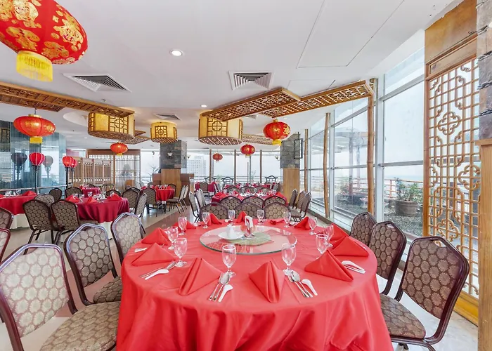 Отель Crown Regency & Towers