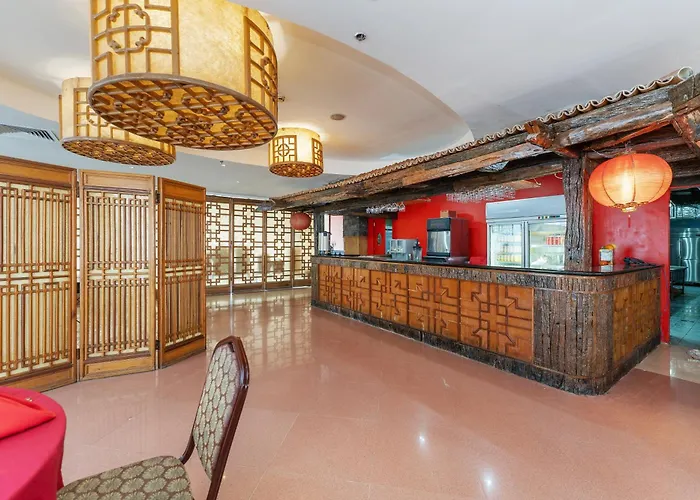 Crown Regency & Towers Отель 4*