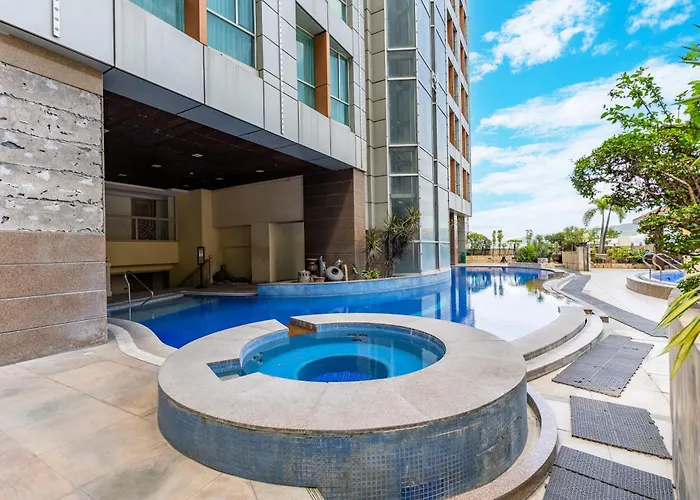 Crown Regency & Towers Отель 4*